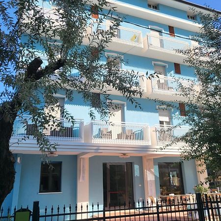 Hotel Lauretta Беллария-Иджеа-Марина Экстерьер фото