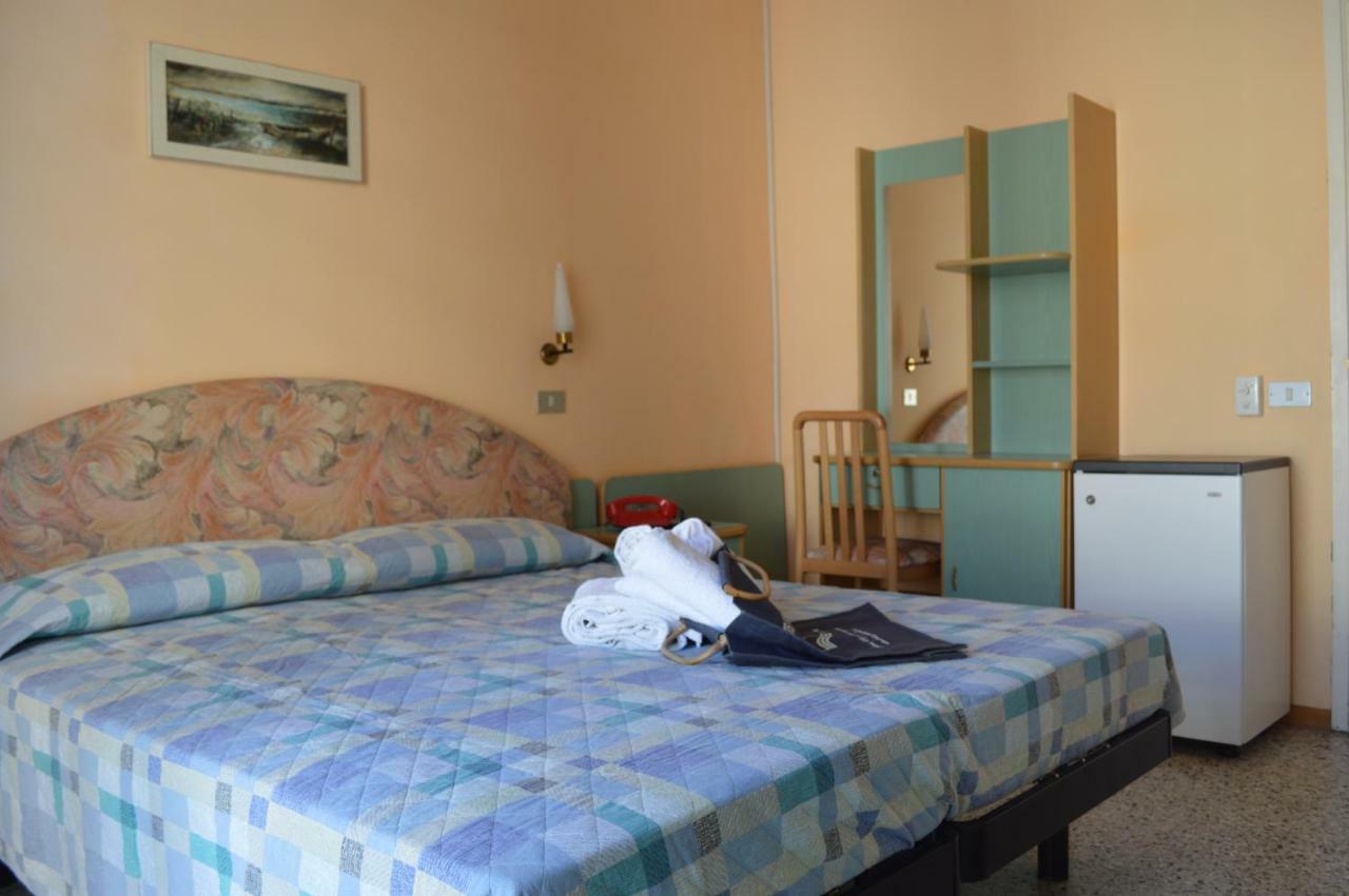 Hotel Lauretta Беллария-Иджеа-Марина Экстерьер фото