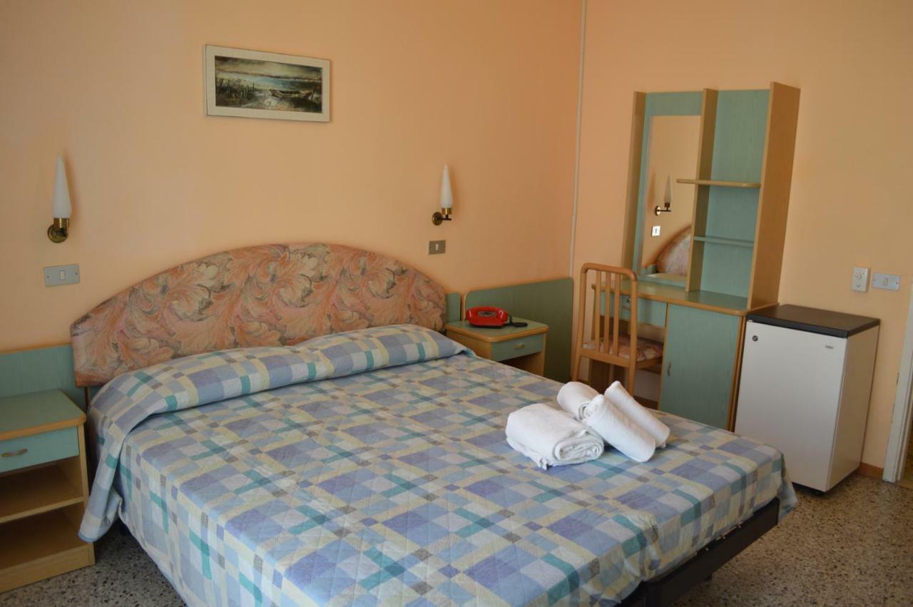 Hotel Lauretta Беллария-Иджеа-Марина Экстерьер фото