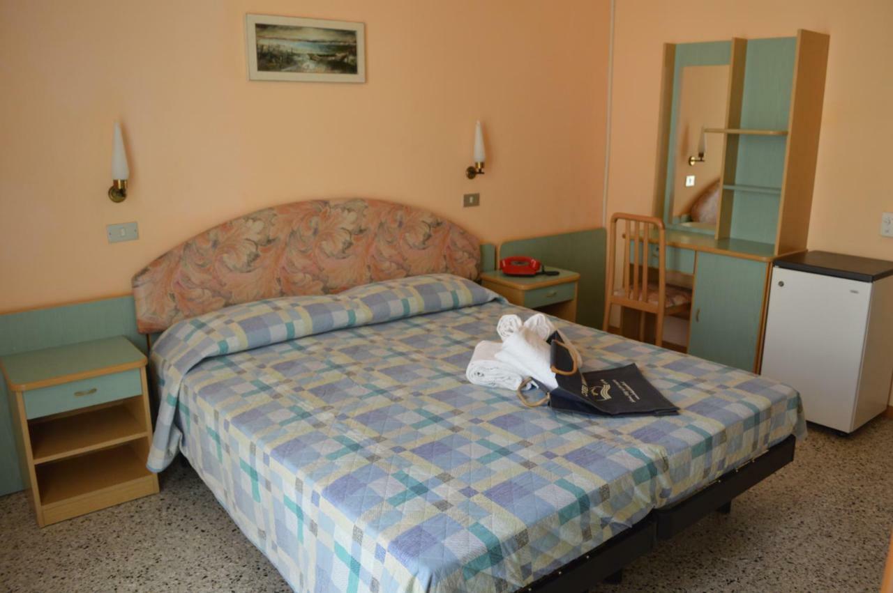 Hotel Lauretta Беллария-Иджеа-Марина Экстерьер фото