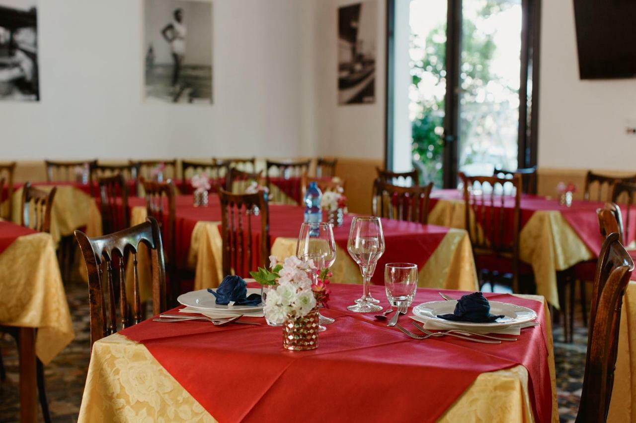 Hotel Lauretta Беллария-Иджеа-Марина Экстерьер фото