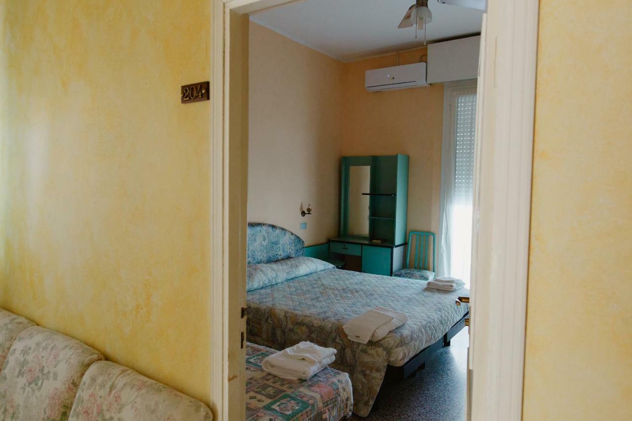 Hotel Lauretta Беллария-Иджеа-Марина Экстерьер фото